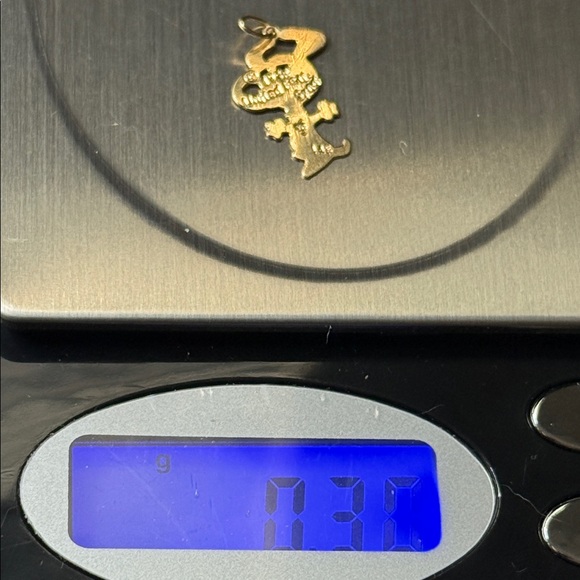 Rare 14K 1958 Gold snoopy Pendant charm ⭐️ rare find date peanuts 1950’s cartoon - Picture 7 of 12